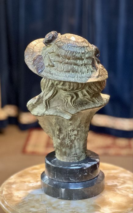 Statuetă veche din Bronz *** vintage / antic / vechi / retro ***