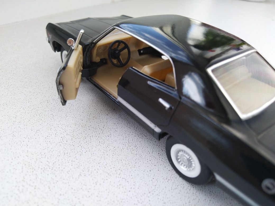 Chevrolet Impala 1967+(подарок)
(металл/масштаб 1/43)
(металл/ма