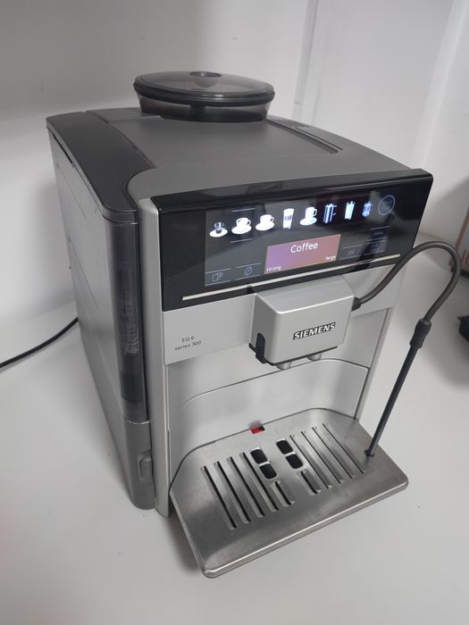 Espresor Siemens EQ6 seria 300 cu dispozitiv spumare lapte