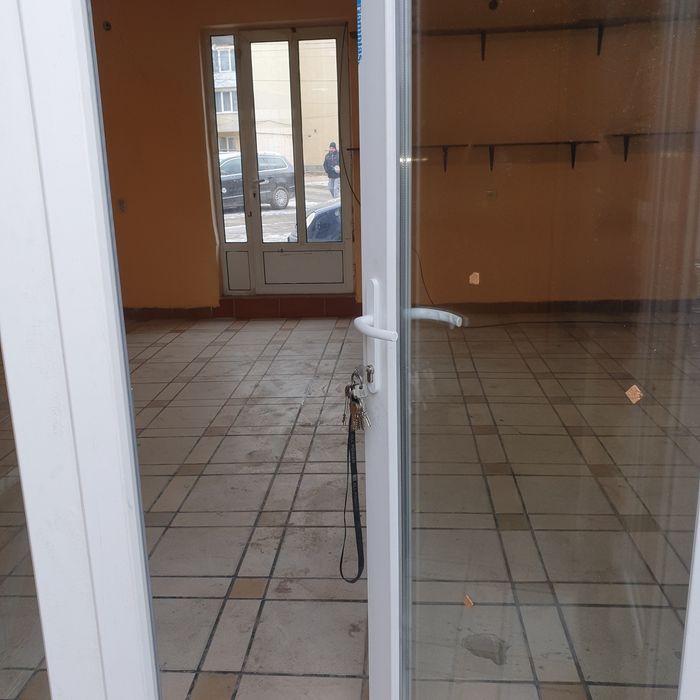 inchiriez spatui com la parter piata noua micro ,100 m  kof