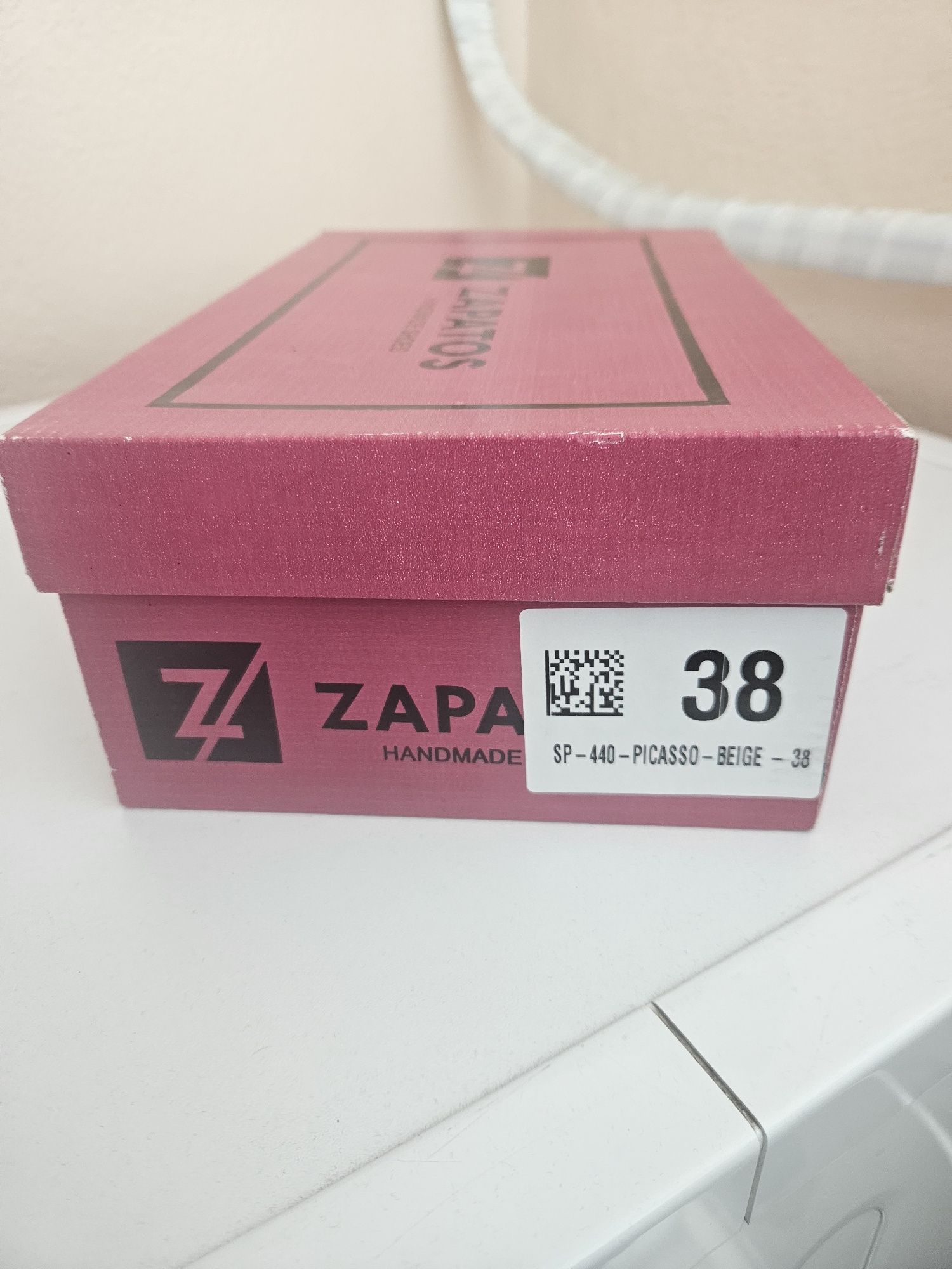 Чисто нови сандали Zapatos