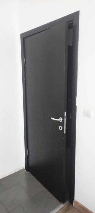 Продавам интериорна врата