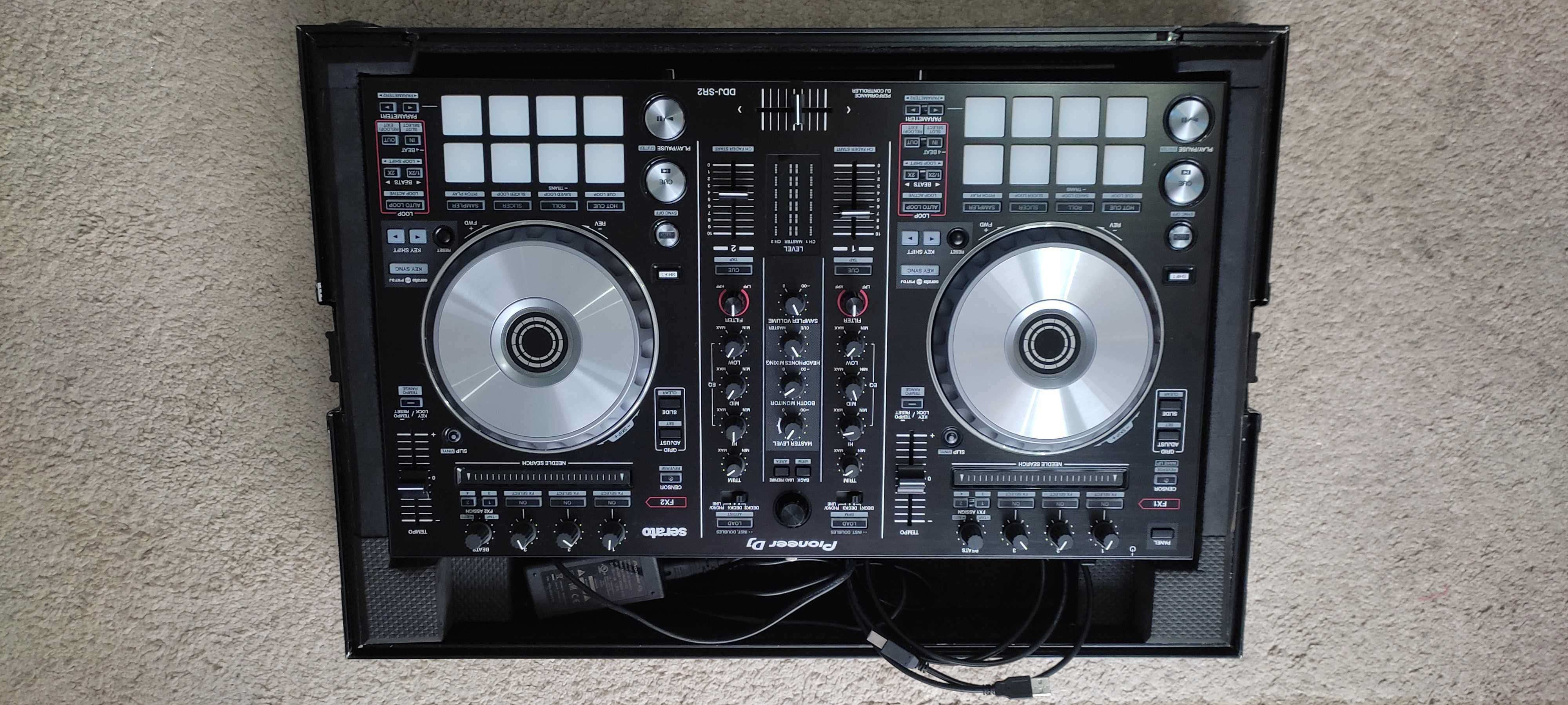 Конзола Pioneer DDJ SR2 (куфара е продаден).