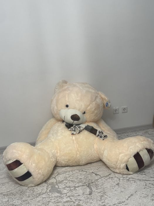 Большой плюшевый мишка
