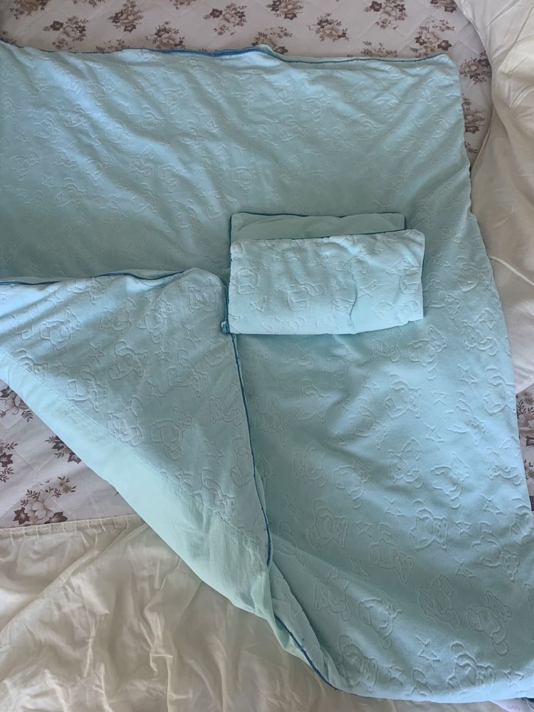Детское одеяло и маленькая подушка для новорожденного