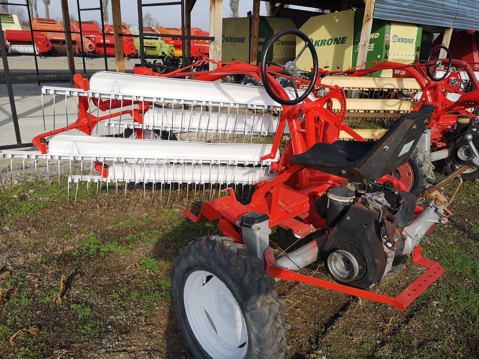 Продавам теглещи и моторни сеносъбирачи обръщачи