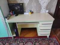 Продаётся детская мебель(стол,шкаф,кровать)
