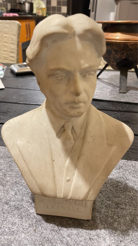 Bust George Enescu