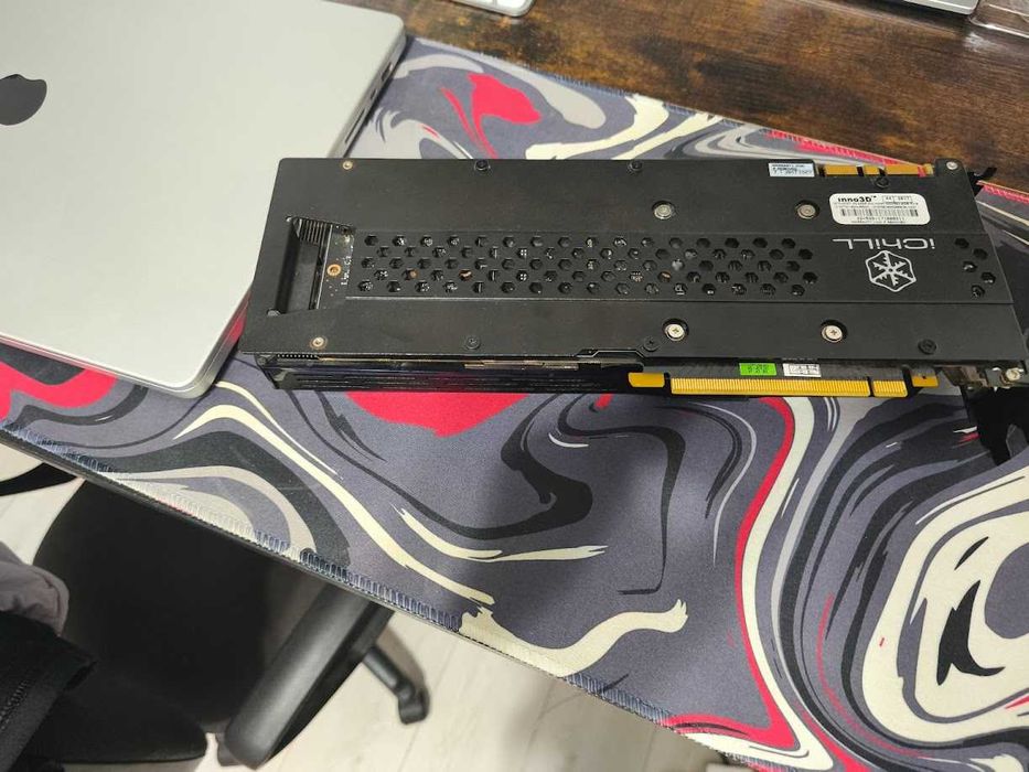 INNO3D GTX 1070 TI varianta 3 ventilatoare