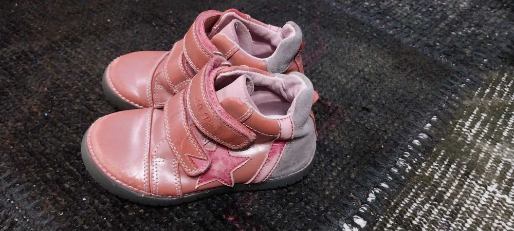 Детски обувки от естествена кожа