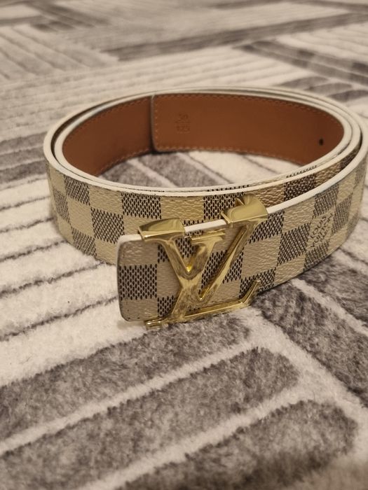 Vând curea lv nouă