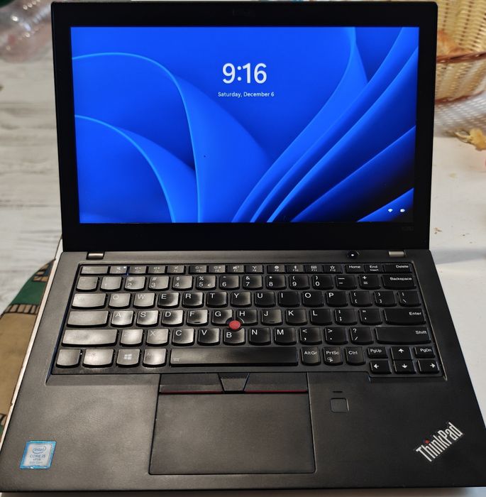 Продавам ThinkPad X280