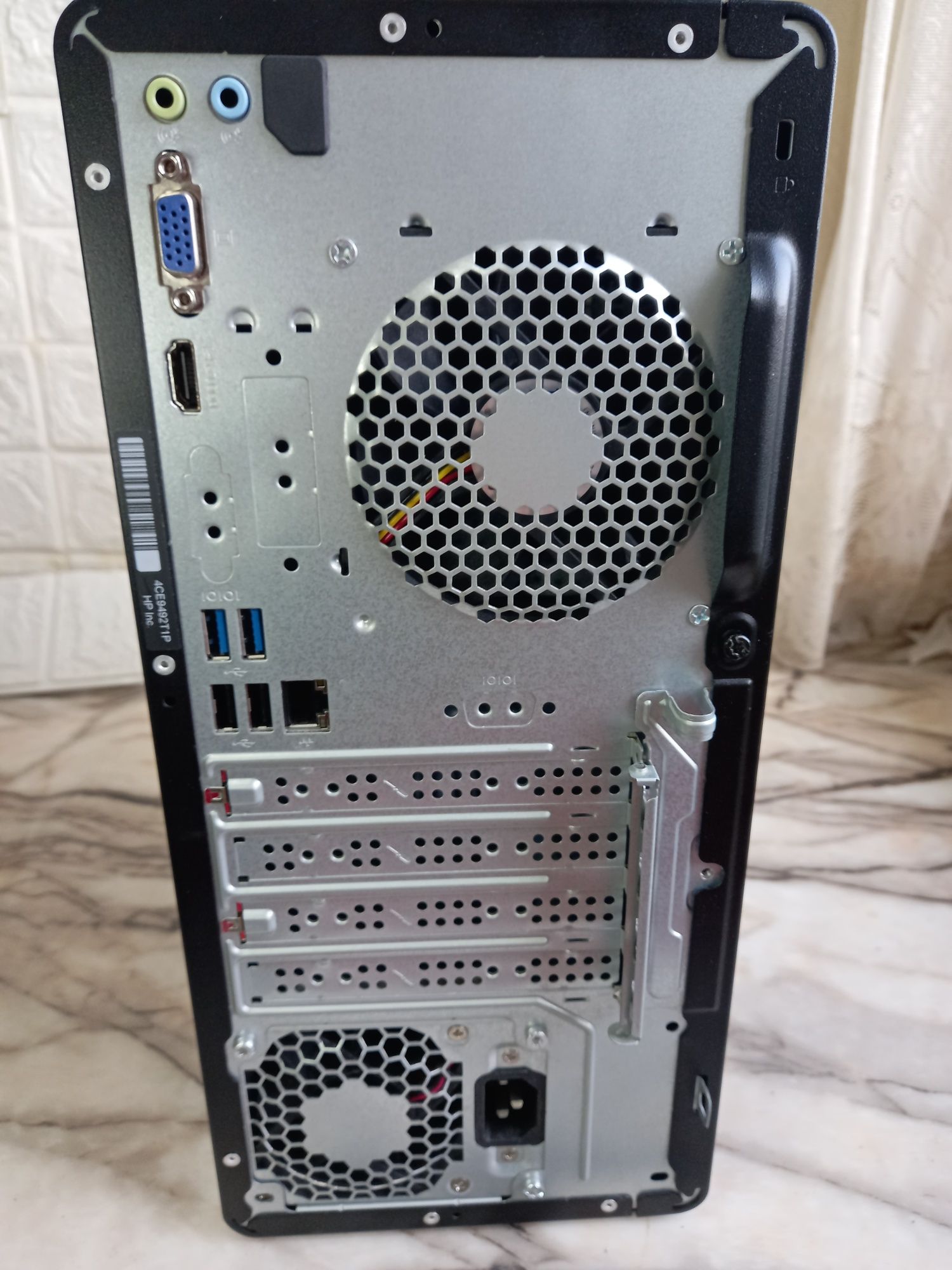 Компютър AMD Ryzen 5 3400G 16gb SSD Radeon™ RX Vega 11