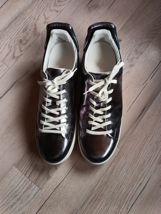 Adidași Louis Vuitton autentici