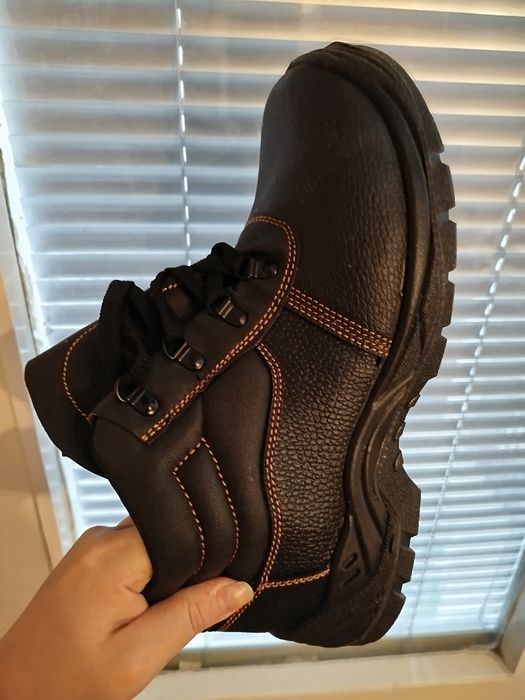 Мъжки работни обувки 44 номер