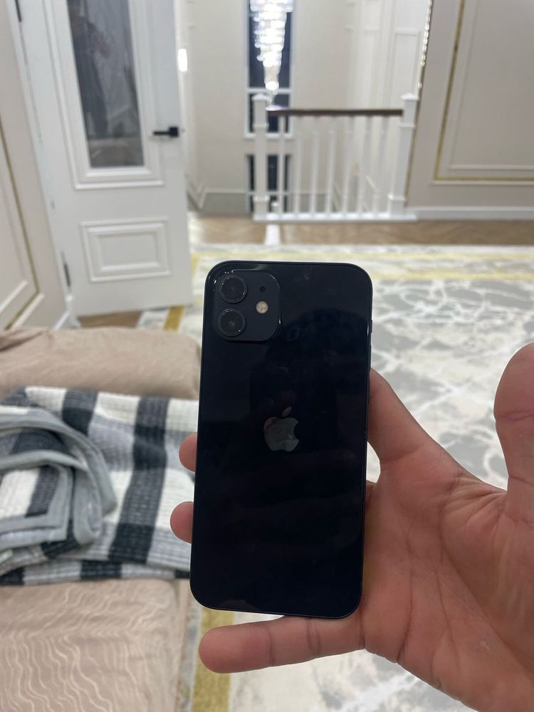 Iphone 12.