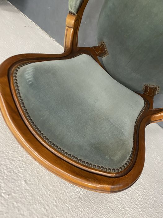 Френски старинен стол кресло фотьойл в стил Луи XV от масивно дърво