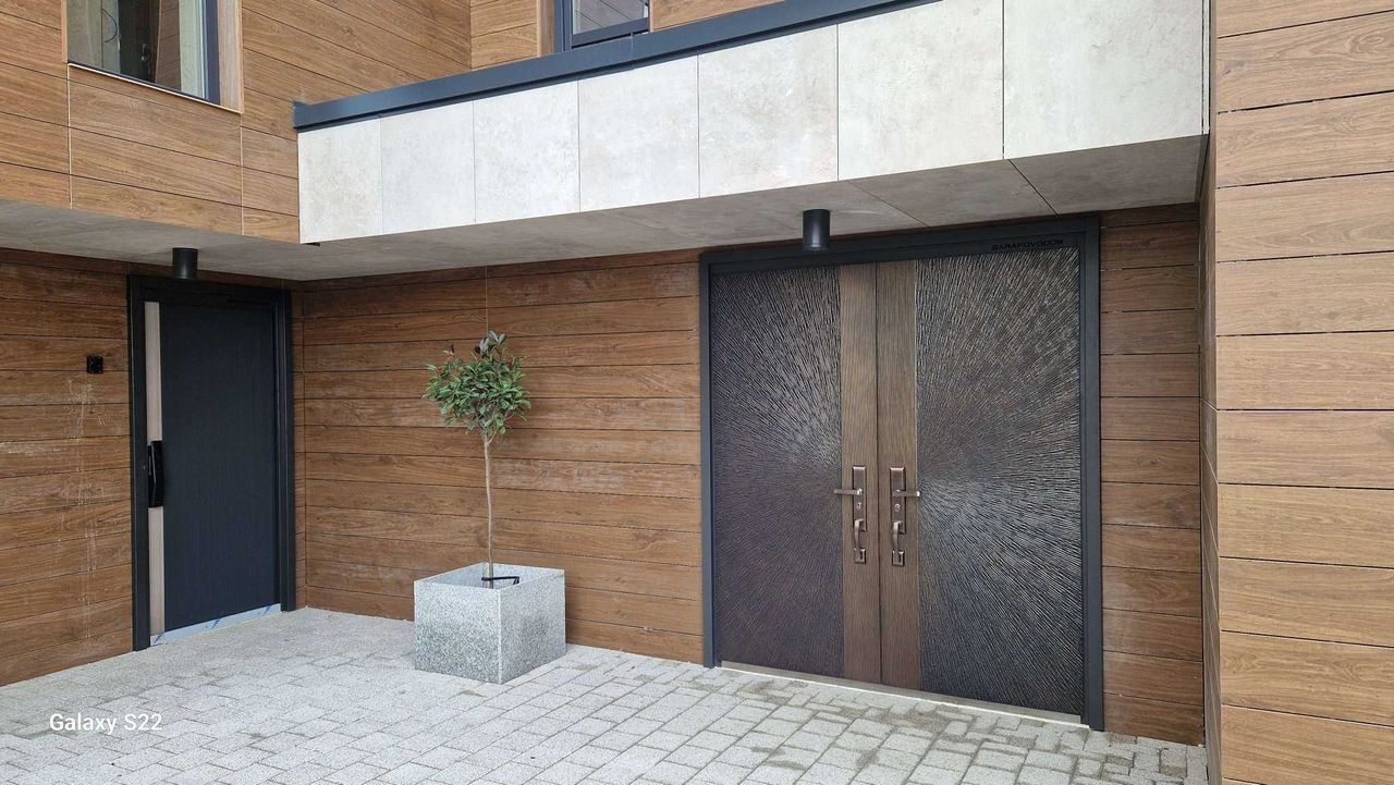 Продава се Тристаен апартамент в Бургас, Сарафово - 128 кв.м за 10 €/кв.м - Снимка #19