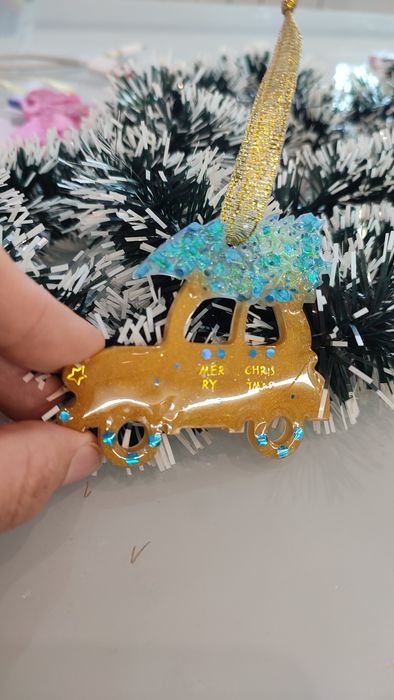 Ръчно изработени фигурки за елха от епоксидна смола