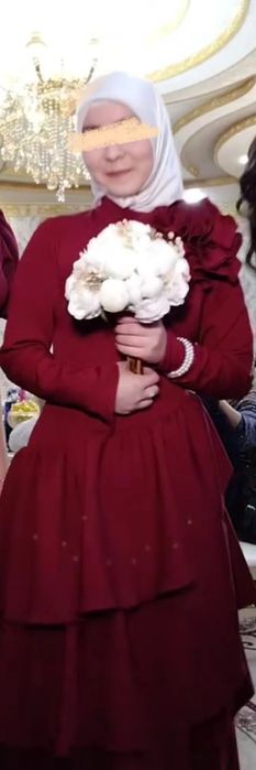 Бардовий платье вечернее и нарядные