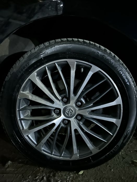Диски R17 toyota camry 70 с зимними резинами/титанки с зимними шинамы