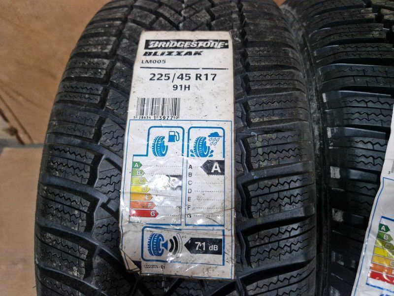 2 Bridgestone R17 225/45 Noile anvelope de iarnă DOT3319