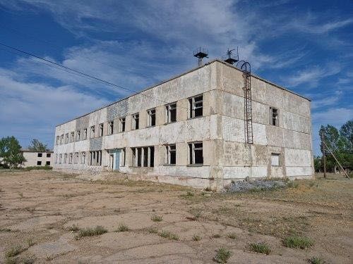 Здание 1200кв.м. можно на разбор в селе Селетинское (160км от Астаны)