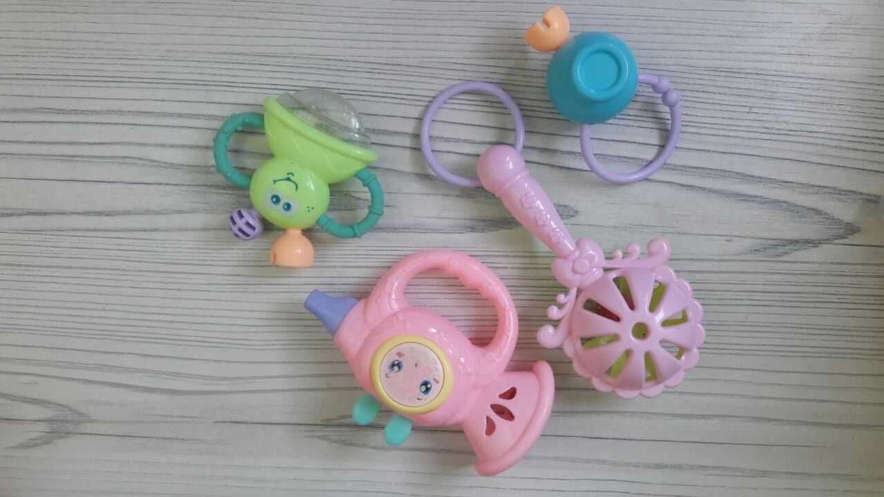 Детские игрушки в комплекте