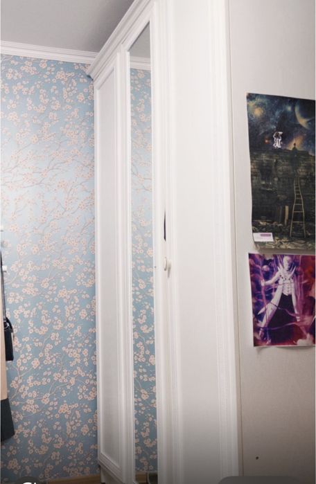 Продам шкаф соременный, высокий в отличном состояние и комод,