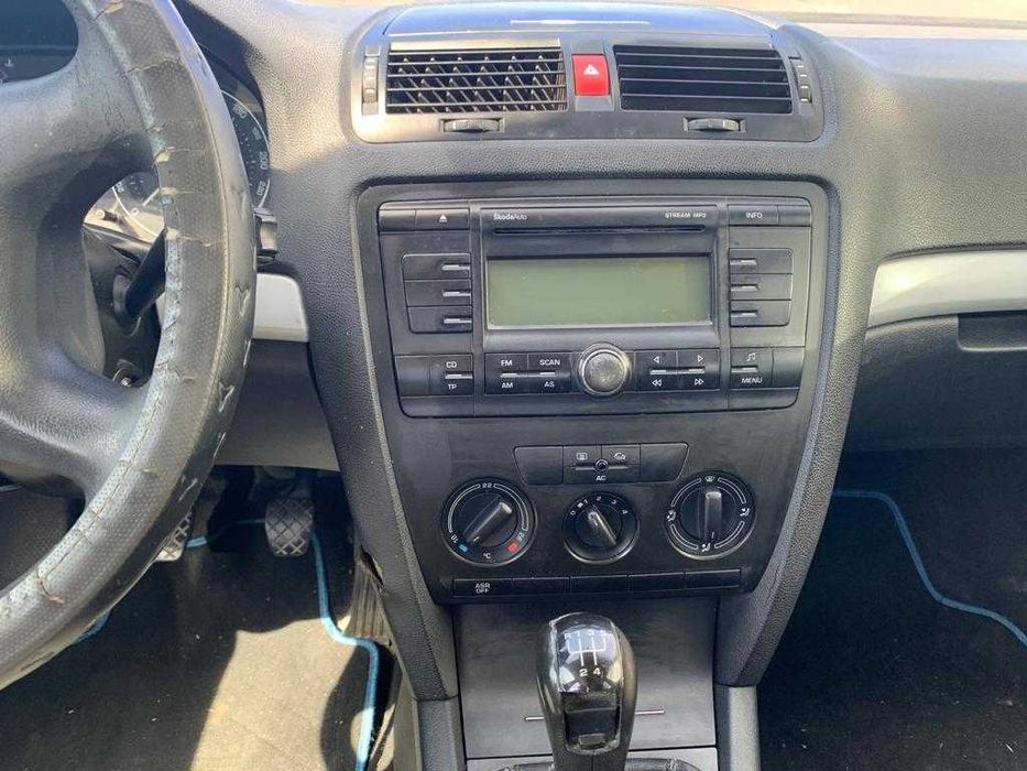 dezmembrez skoda octavia 2 1.4 mpi/hayon octavia 2/faruri octavia 2