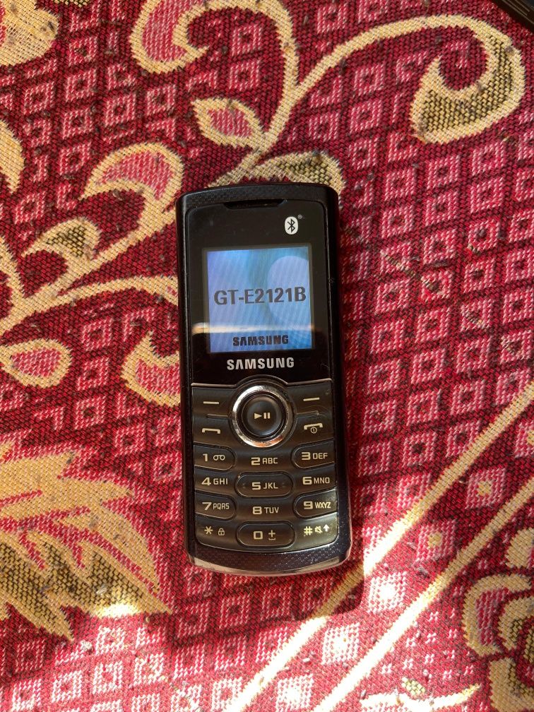Vind lot telefoane sunt funcționale toate an afara 2 telefoane.necesiv