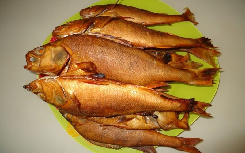 Рыба копчёная окунь вкусный