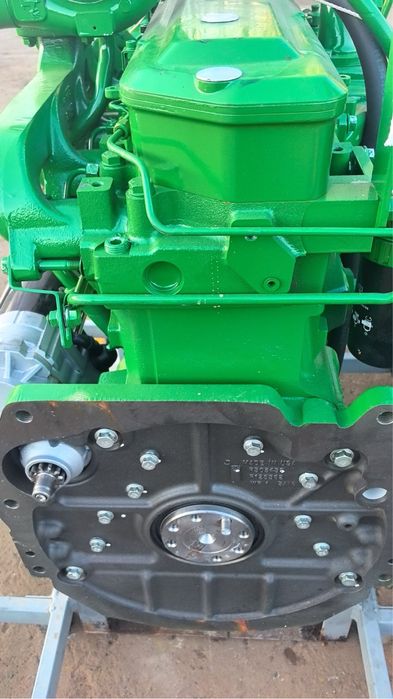 John deere двигитель 6068HN052 новый.