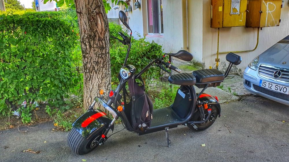 Vand scuter electric limitat la 25km/h cu acte