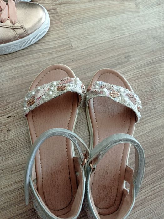 Обувки и сандали