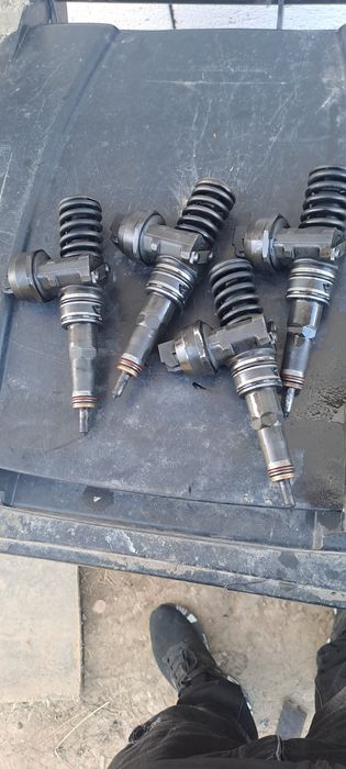 Injectoare  VW Passat b5.5 Golf 4/ Skoda Octavia 1.9 tdi  AVB / ATD