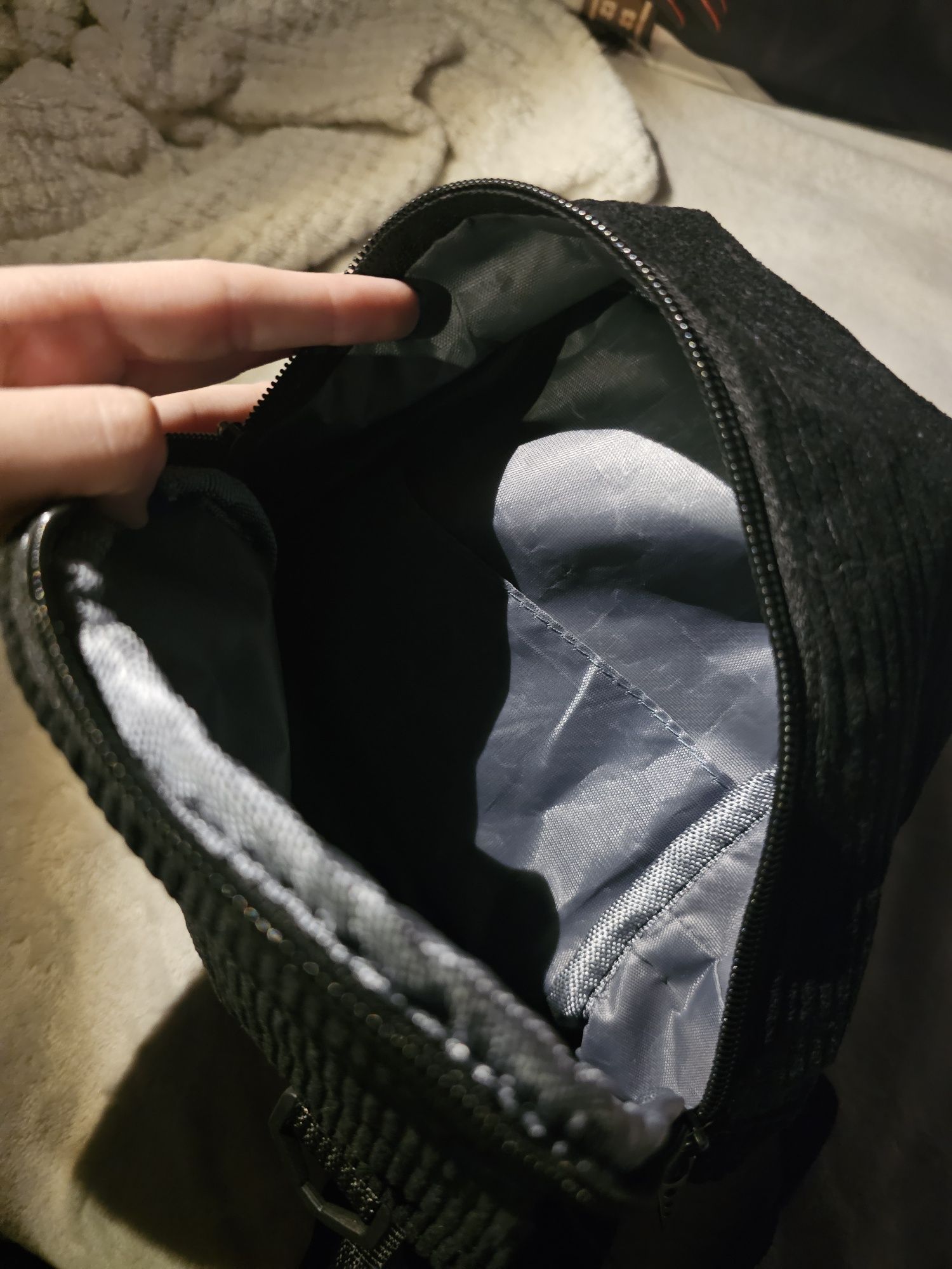 Rucsac catifea reiata mic negru