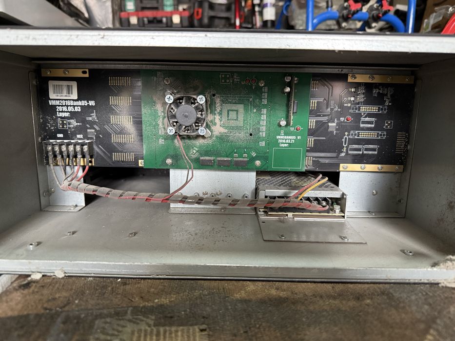 * видео коммутатор - процессор для видео стены