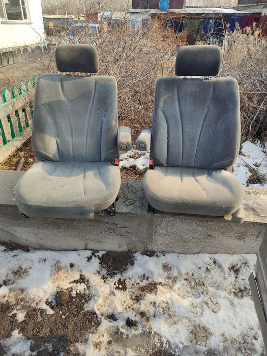 Продам передние сиденья пара в хорошем состоянии