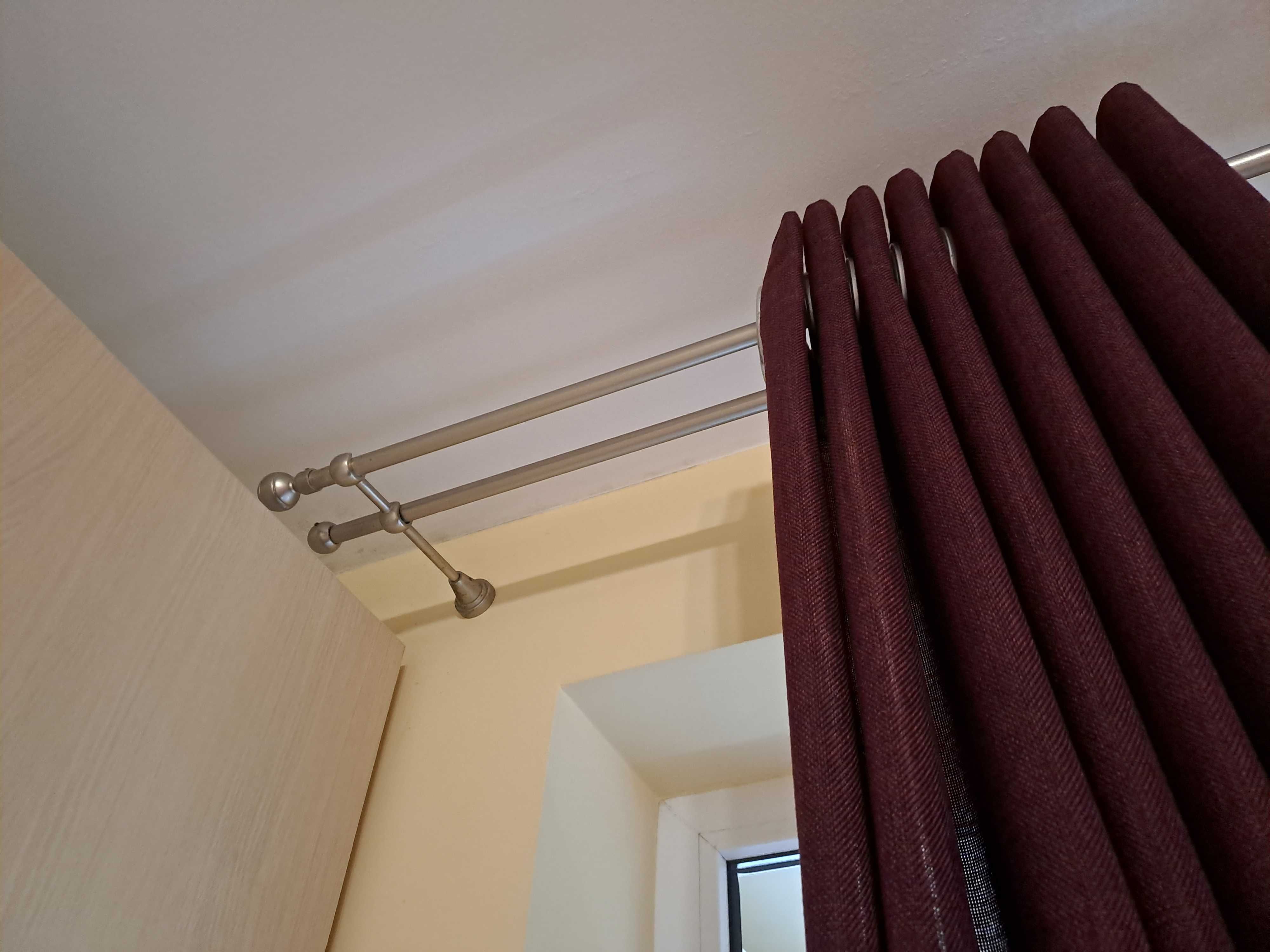 Vând Draperie metalica dubla cu perdele si draperii
