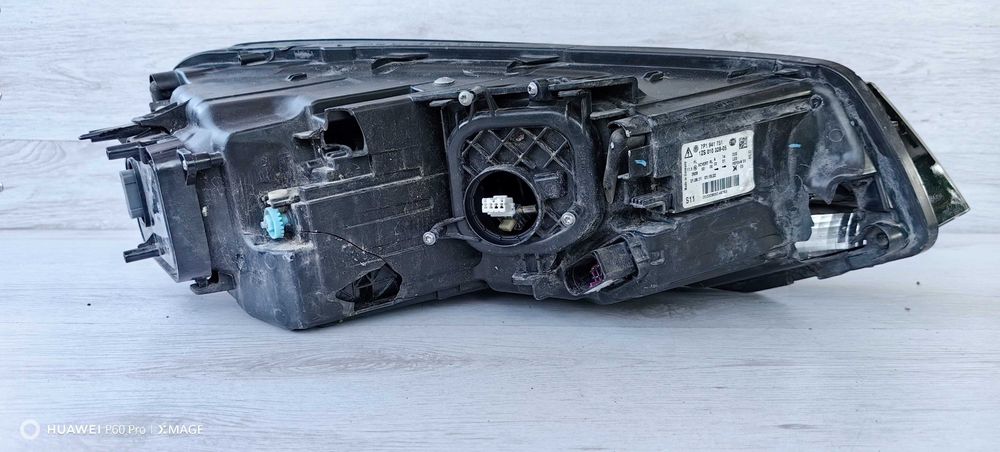 Фар за VW Touareg Xenon LED - За части / ремонт / ВФ Туарег