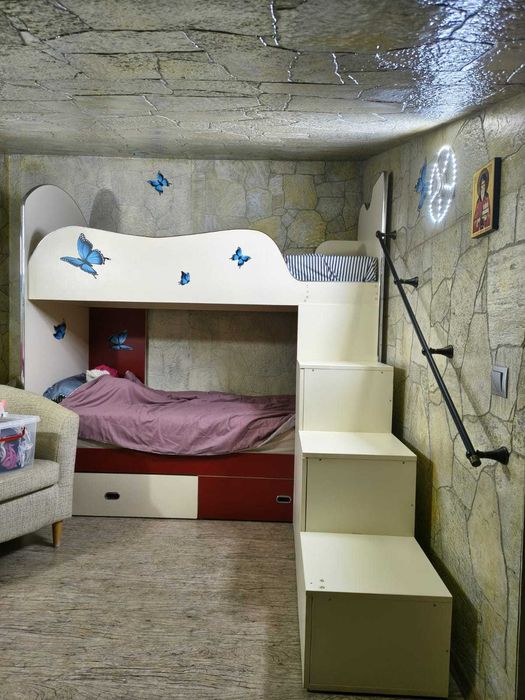 Vand pat supraetajat cu saltele