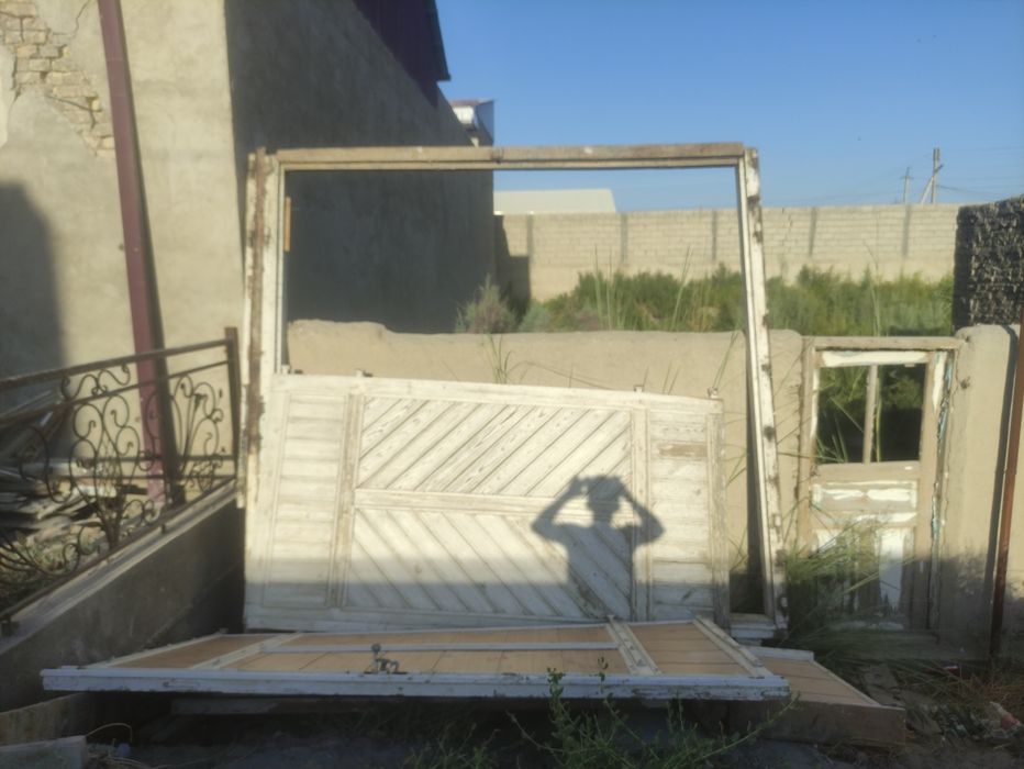 B/u Darvozalar sotiladi 3.2m X 2.9m. 7-mikr.tarafda