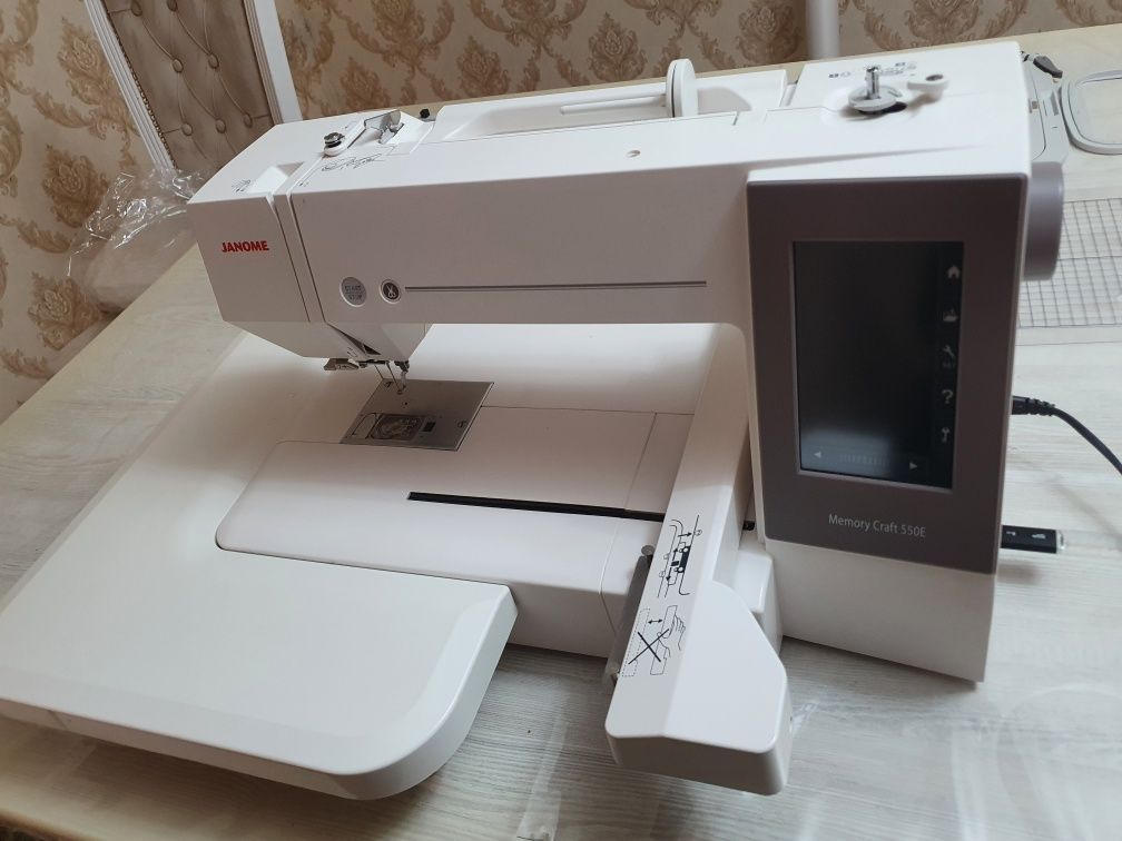 Продаётся вышивальная машинка janome memory craft 550e