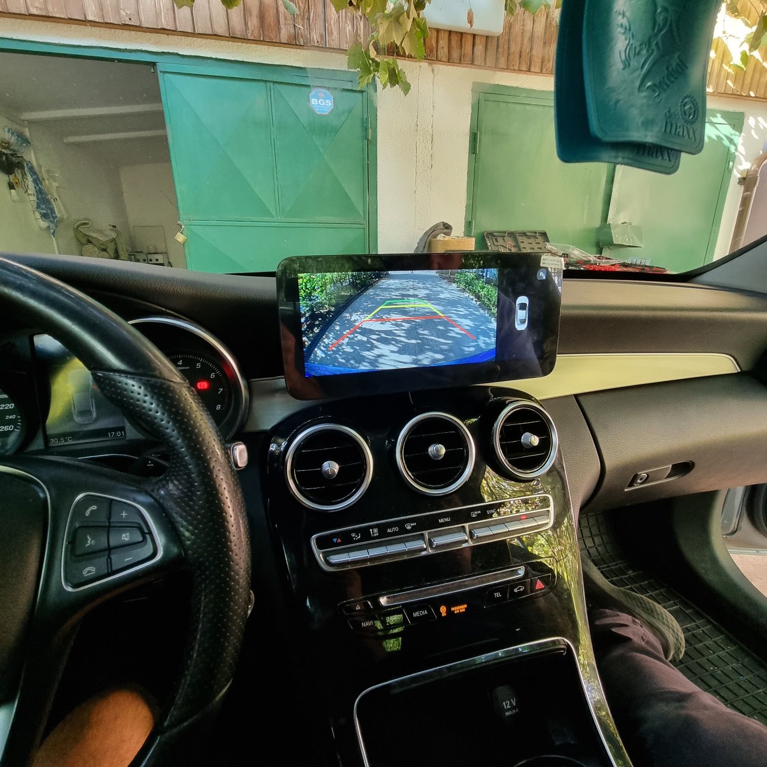 Navigatie android Mercedes C Class W205 Carplay Waze YouTube