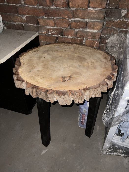 Масивна дървена маса