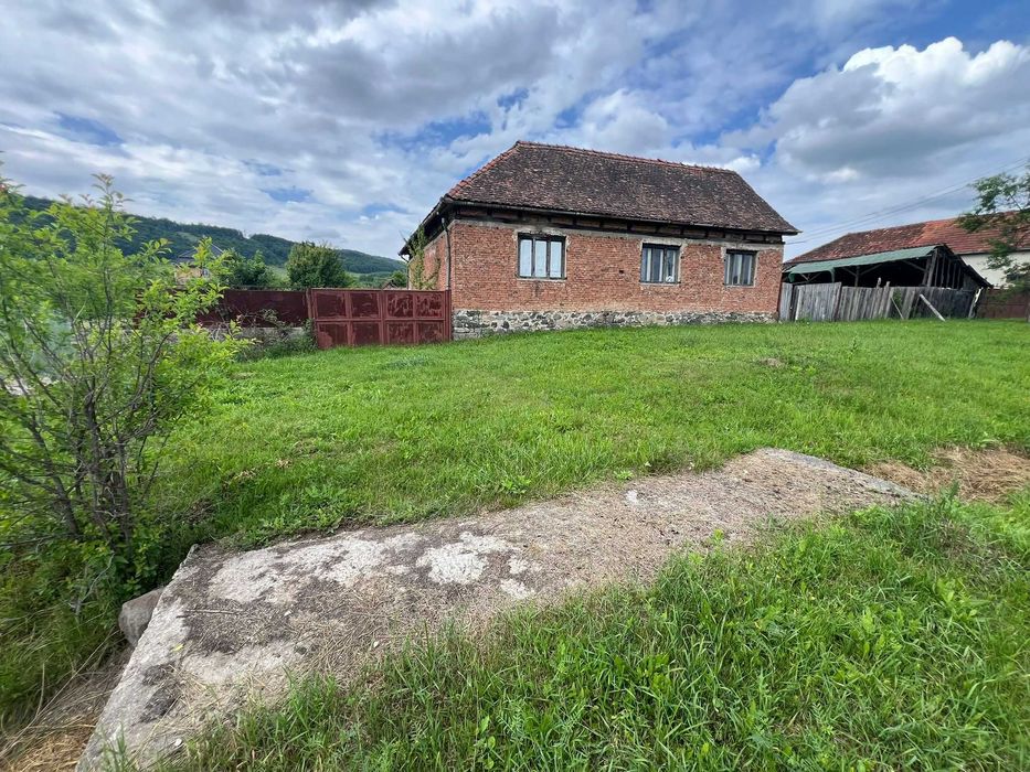 Vand Casa in Revetiș, judetul Arad, teren 2880 mp, fantanta + curent
