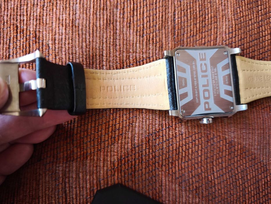 Часовник Police нов