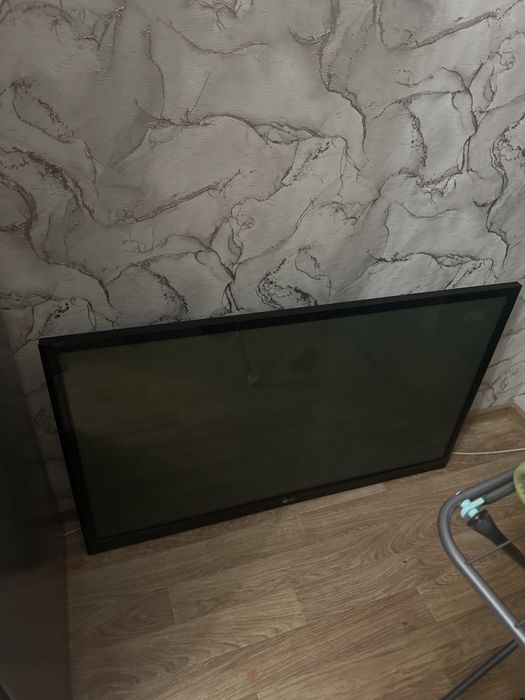 Продается LG (не смарт тв)