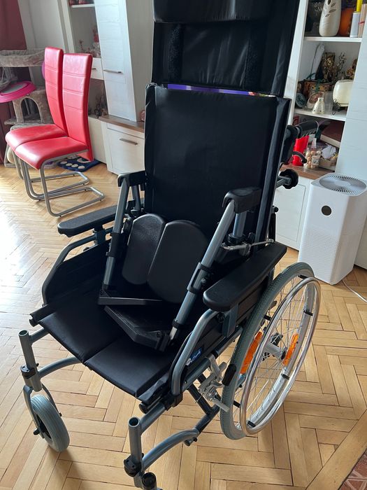 Carucior cu rotile pliabil cu structura din aluminiu vopsit - CP810